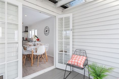 Photo of property in 1/318 Rangatira Road, Beach Haven, Auckland, 0626