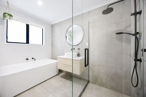 Photo of property in 5 Laguna Place, Matakatia, Whangaparaoa, 0930