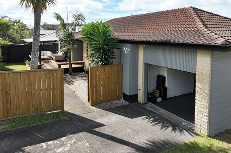 Photo of property in 1/28 Manuka Road, Glenfield, Auckland, 0629