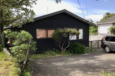 Photo of property in 64 Bassett Road, Johnsonville, Wellington, 6037