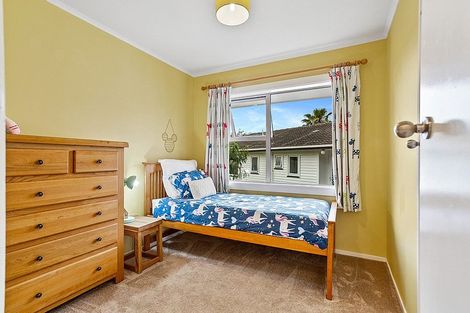 Photo of property in 23 Lucinda Place, Glen Eden, Auckland, 0602