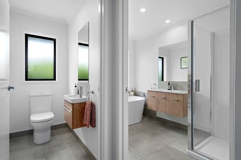 Photo of property in 18a Rose Leigh Drive, Cambridge, 3434