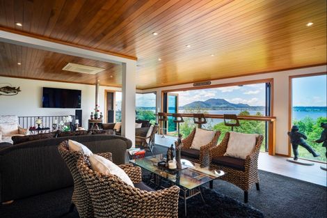 Photo of property in 809 Acacia Bay Road, Acacia Bay, Taupo, 3330
