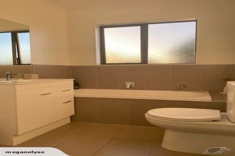 Photo of property in 11a Mangos Place, Pakuranga, Auckland, 2010