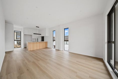 Photo of property in 2/17 Sunnyfield Crescent, Glenfield, Auckland, 0629