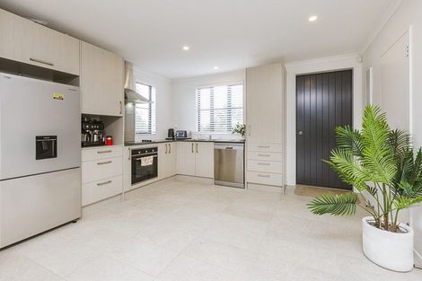 Photo of property in 15 Saddleback Crescent, Papakura, 2110