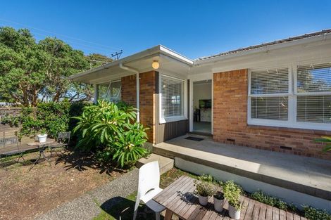 Photo of property in 1/153 Shakespeare Road, Milford, Auckland, 0620