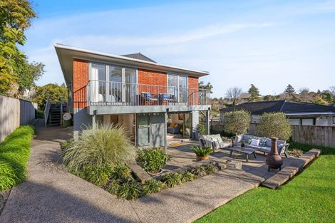 Photo of property in 5 Liston Crescent, Cockle Bay, Auckland, 2014