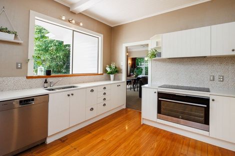 Photo of property in 11 Elmira Avenue, Hokowhitu, Palmerston North, 4410