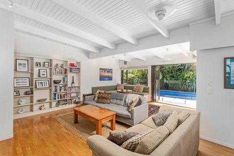 Photo of property in 3 Puriri Place, Whitianga, 3510