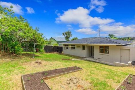 Photo of property in 2/14 Hollyhock Place, Browns Bay, Auckland, 0630