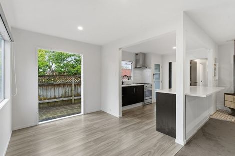 Photo of property in 17 Buisson Glade, West Harbour, Auckland, 0618