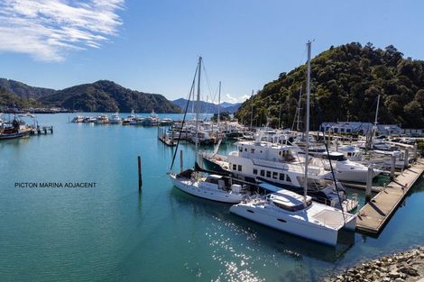 Photo of property in 40-42 Waikawa Road, Picton, 7220