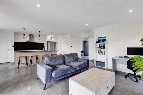 Photo of property in 15 Frederick Place, Whalers Gate, New Plymouth, 4310