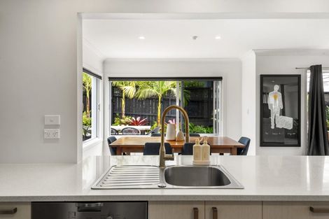 Photo of property in 2/40 Hebron Road, Waiake, Auckland, 0630