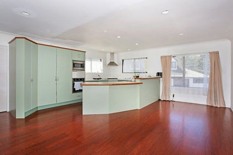 Photo of property in 26 Kingsclere Place, Goodwood Heights, Auckland, 2105