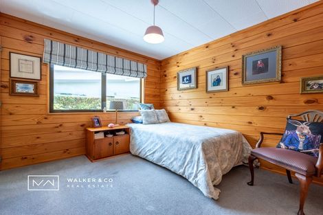 Photo of property in 1 Bathurst Street, Silverstream, Upper Hutt, 5019
