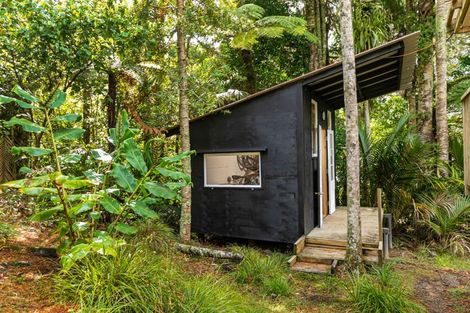 Photo of property in 812 West Coast Road, Oratia, Auckland, 0604