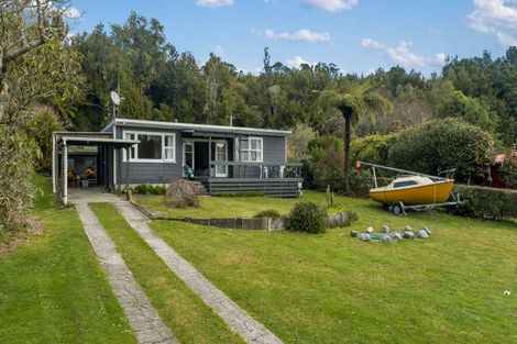 Photo of property in 18 Oxford Road, Lake Rotoma, Rotorua, 3074