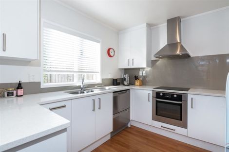 Photo of property in 1a Barberry Lane, Te Atatu Peninsula, Auckland, 0610