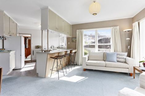 Photo of property in 21 Wernham Place, Northcote, Auckland, 0626