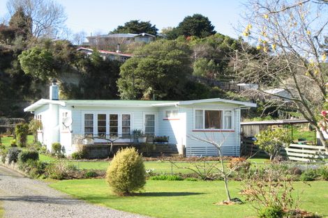 Photo of property in 14 Station Road, Hunterville, 4730