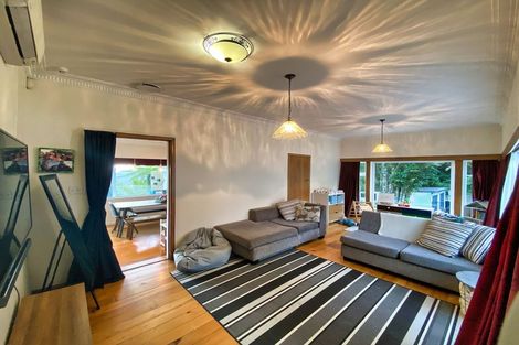 Photo of property in 114 Scenic Drive, Titirangi, Auckland, 0604