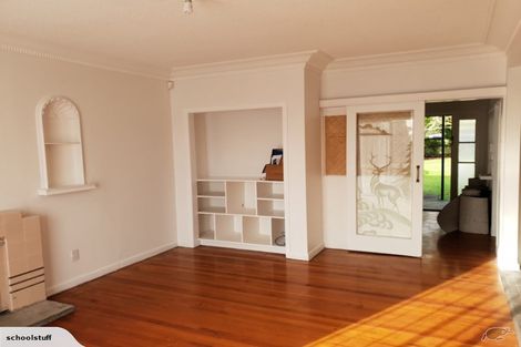 Photo of property in 6 Kaponga Crescent, New Lynn, Auckland, 0600