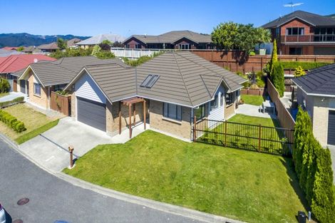 Photo of property in 6 Mcewen Crescent, Riverstone Terraces, Upper Hutt, 5018