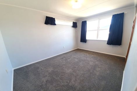 Photo of property in 32 Tararua Terrace, Cloverlea, Palmerston North, 4412