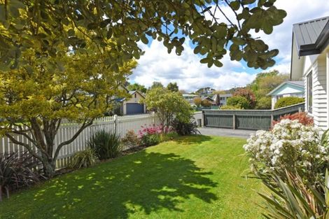 Photo of property in 15 Whirinaki Crescent, Heretaunga, Upper Hutt, 5018