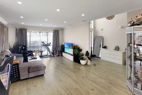 Photo of property in 10 Gilbransen Road, Kumeu, 0810