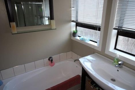 Photo of property in 30 Grove Road, Papakura, 2110