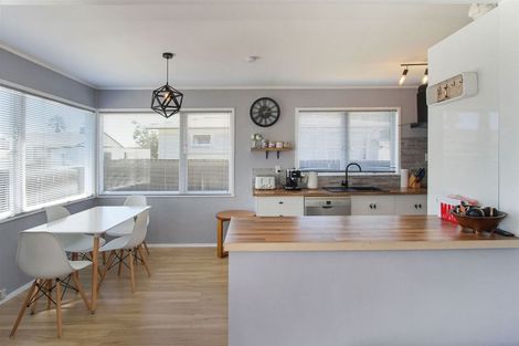 Photo of property in 15 Bettina Place, Manurewa, Auckland, 2102