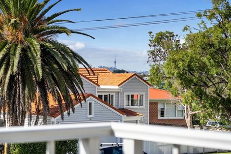 Photo of property in 1/3 Argyle Terrace, Milford, Auckland, 0620