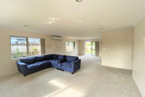 Photo of property in 106a Simpson Road, Henderson Valley, Auckland, 0614
