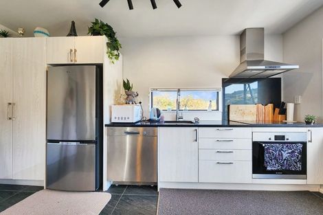 Photo of property in 4/232 Main Road, Tawa, Wellington, 5028