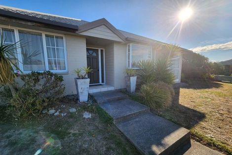 Photo of property in 2/7 Orlando Crescent, Waimairi Beach, Christchurch, 8083