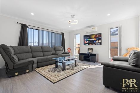 Photo of property in 11 Koroheke Road, Takanini, 2110