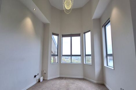 Photo of property in 8 Bintulu Place, Fairview Heights, Auckland, 0632