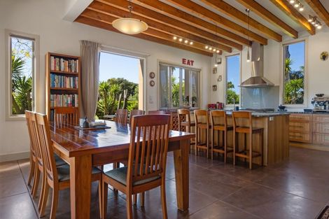 Photo of property in 2213 Whananaki North Road, Whananaki, Hikurangi, 0181