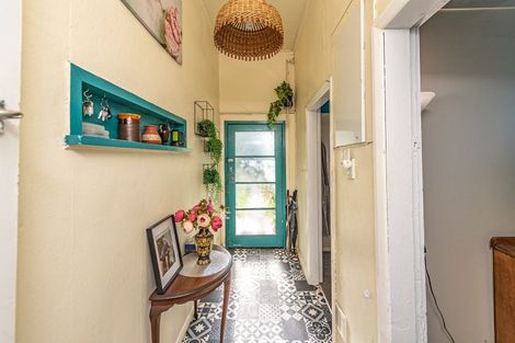 Photo of property in 17 Gloag Street, Waverley, 4510
