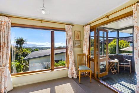 Photo of property in 10 Tui Crescent, Waikanae, 5036
