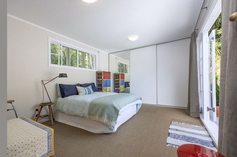 Photo of property in 30 Piha Road, Piha, New Lynn, 0772