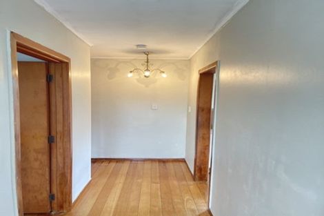 Photo of property in 28 Maui Pomare Street, Blockhouse Bay, Auckland, 0600