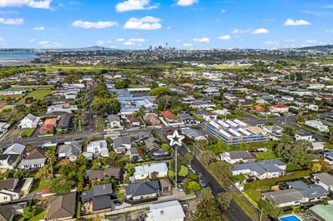 Photo of property in 9a St Michaels Avenue, Point Chevalier, Auckland, 1022