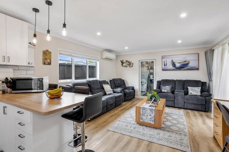Photo of property in 3 Huruhuru Road, Massey, Auckland, 0614