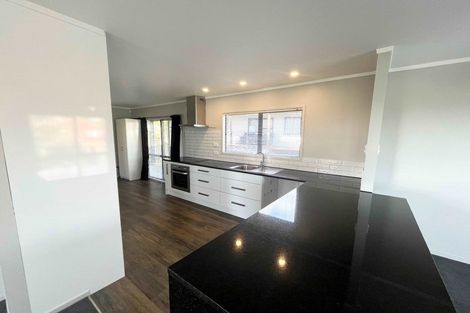 Photo of property in 4 Clearview Heights, Ranui, Auckland, 0612