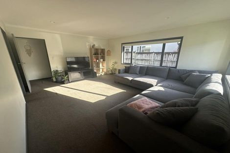 Photo of property in 28 Stokes Valley Road, Stokes Valley, Lower Hutt, 5019