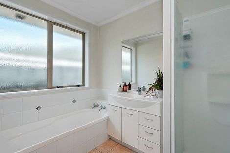 Photo of property in 3 Nobleman Place, Hamilton East, Hamilton, 3216